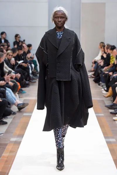 Look 10